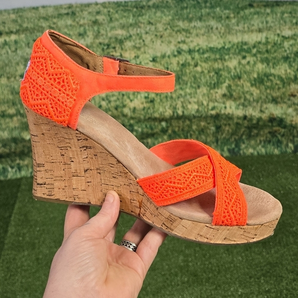 TOMS | NEON CROCHETED CROSS STRAP CORK WEDGE SANDALS - Picture 7 of 16